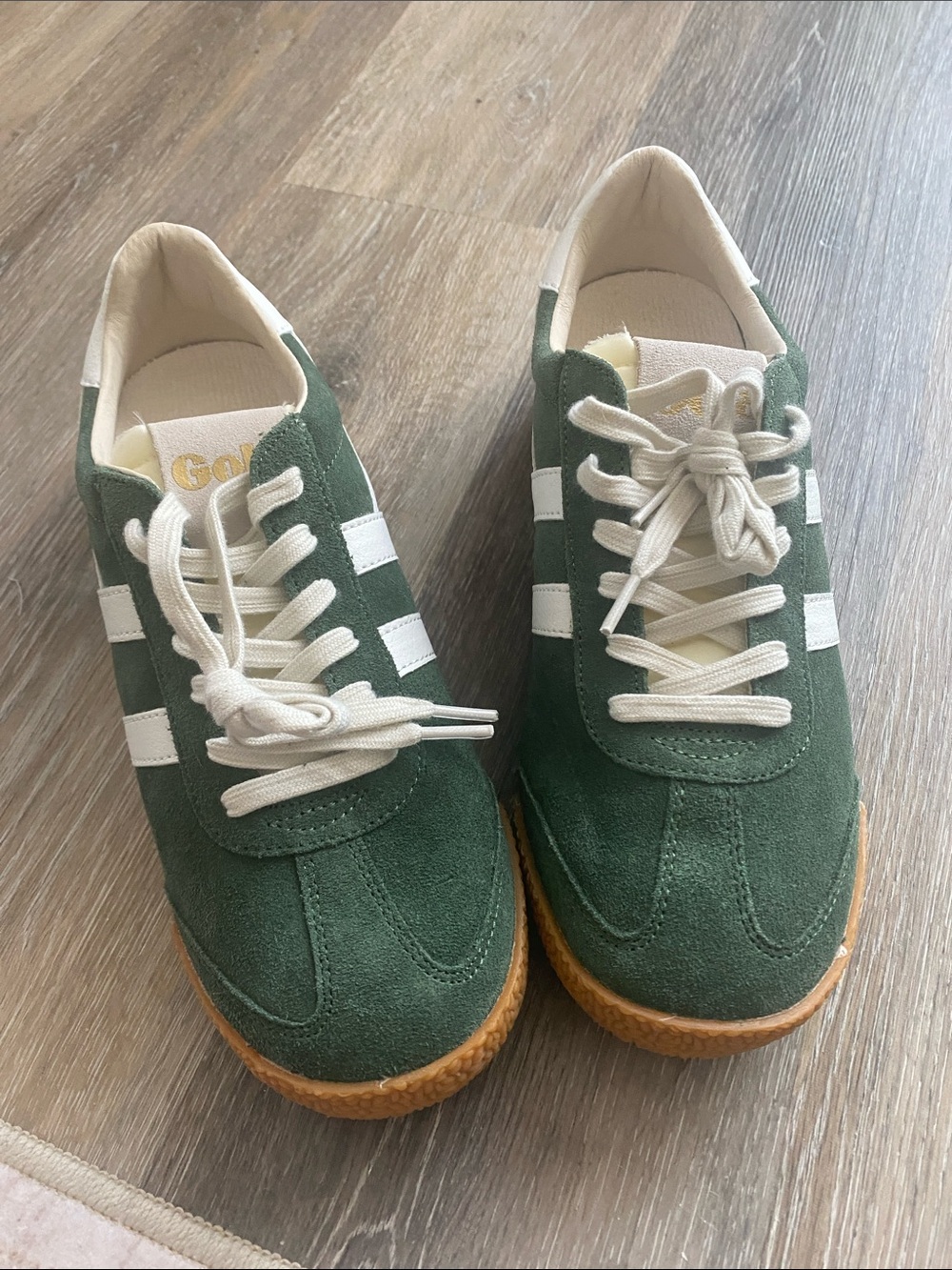 NWOT Women’s Elan Gola Green Suede Sneakers with White Stripes and Gum Sole